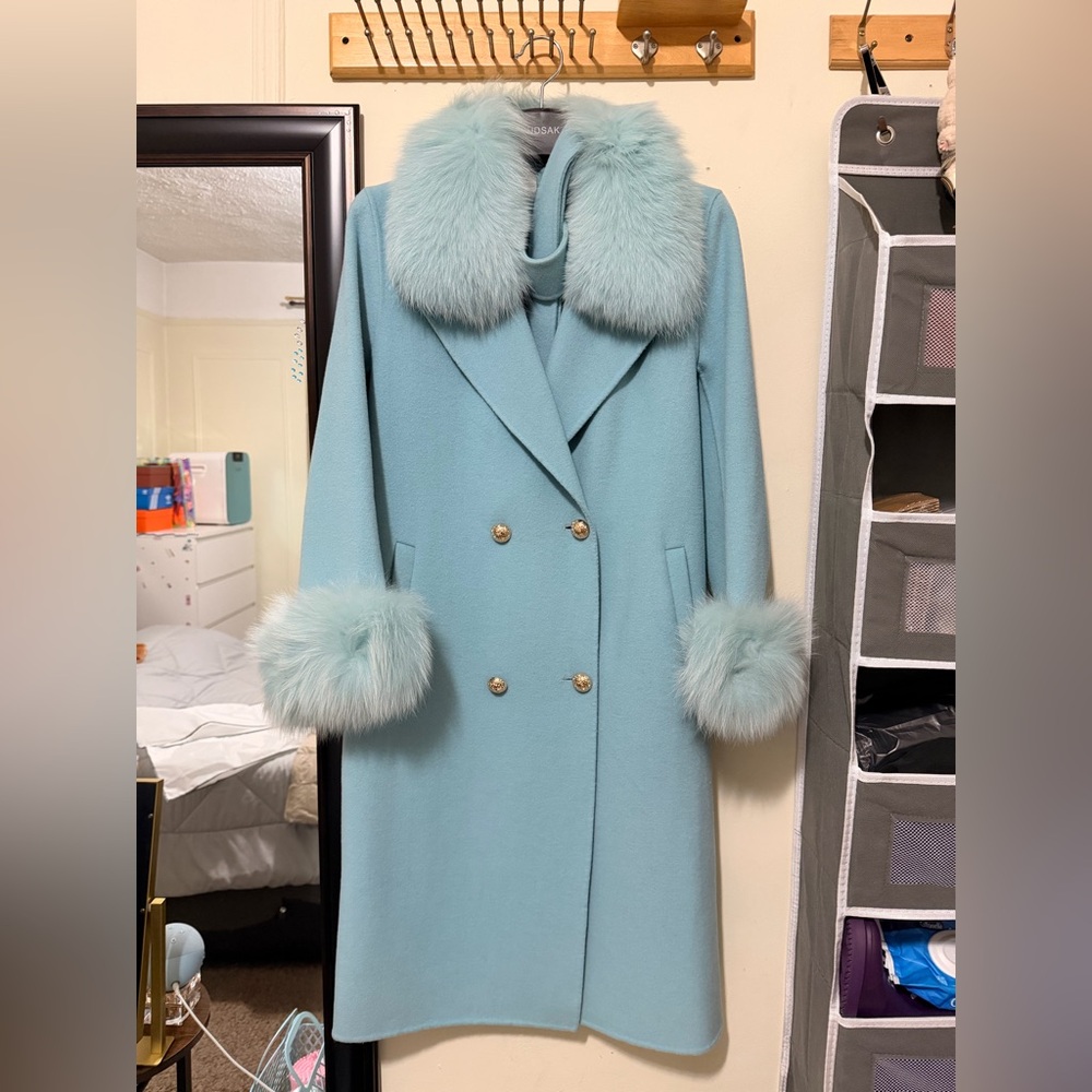 MaxMara Light Blue Trench Coat with Fur Accents - Picture 5 of 6